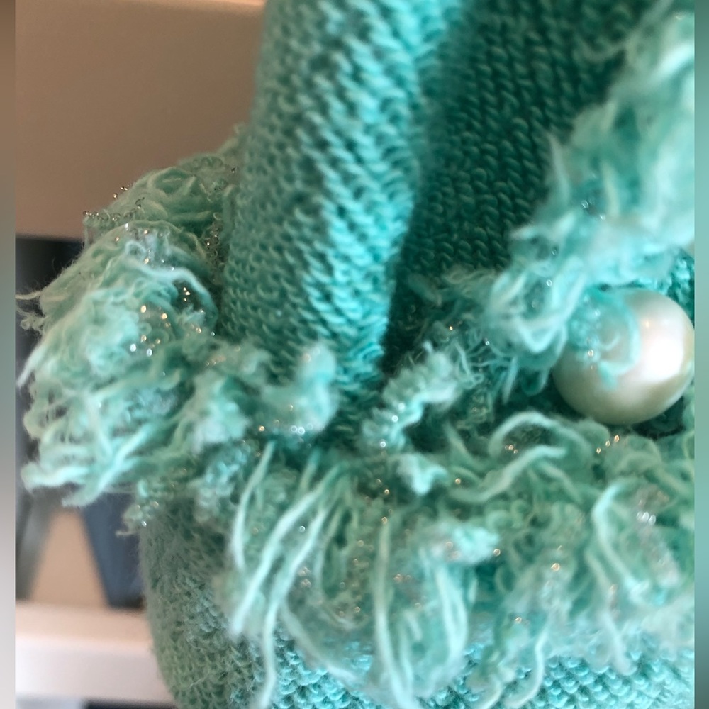 Gorgeous Chanel Green jacket w/Pearl Embellishment, beautiful Metallic Thread - Picture 7 of 12